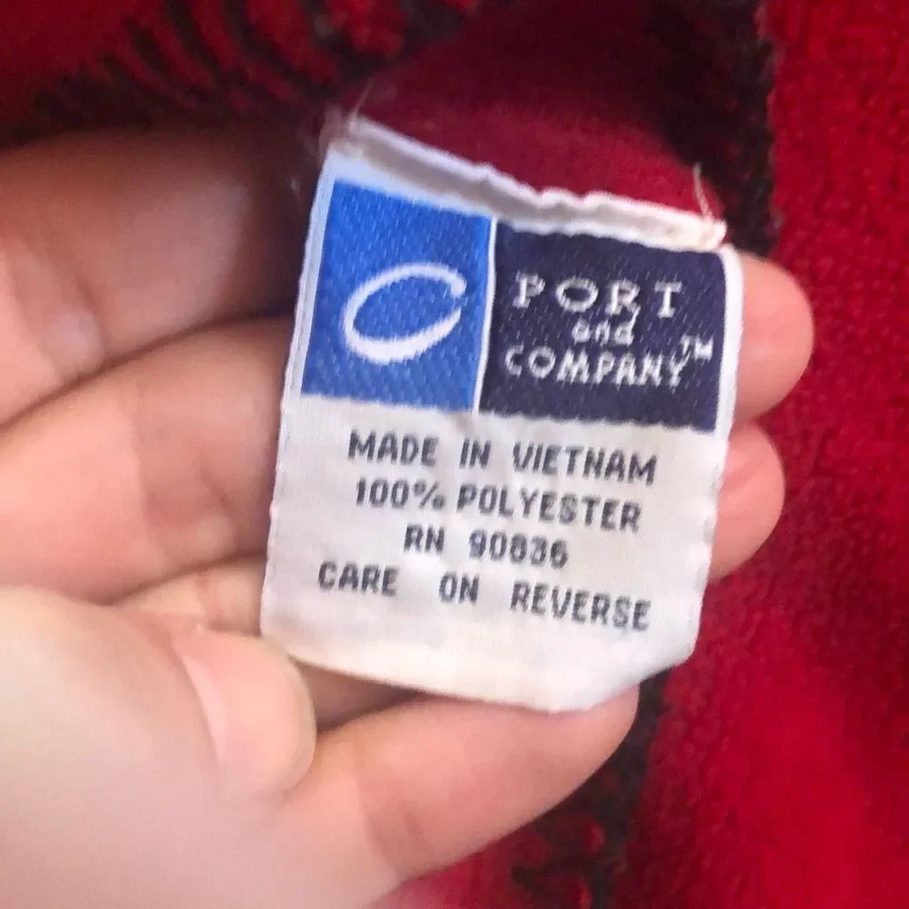 Vintage CHOPARD Made in Vietnam red large blanket/throw ￼